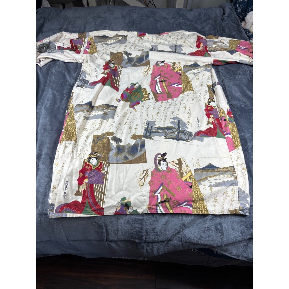 Vintage Japanese Geisha Samurai Landscape Print Kimono Robe Pink Gold Metallic - Picture 7 of 8